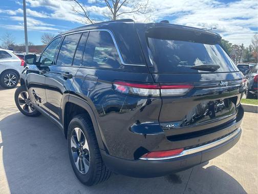 Diamond Black 2022 Jeep Grand Cherokee 4xe Base