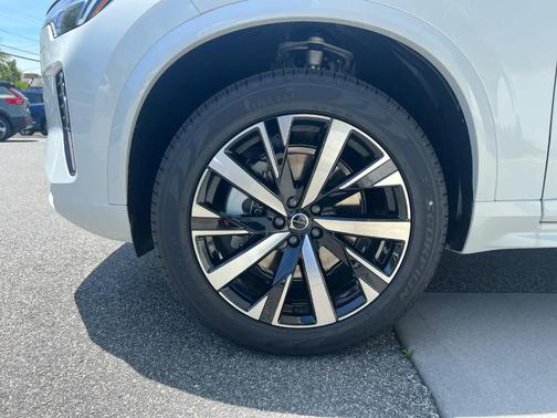 2025 Volvo XC90 B5 Core
