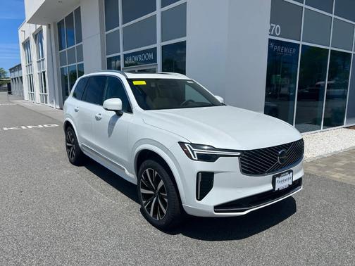2025 Volvo XC90 B5 Core