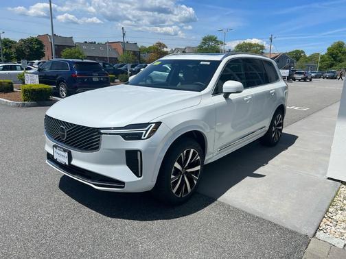2025 Volvo XC90 B5 Core