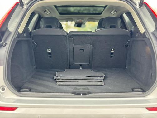 2025 Volvo XC60 B5 Plus