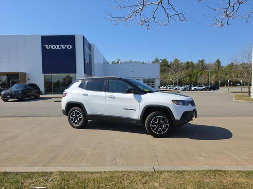 Bright White Clearcoat 2024 Jeep Compass Trailhawk