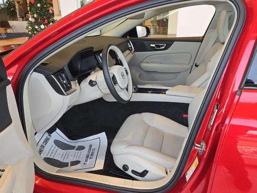 2025 Volvo S60 B5 Plus