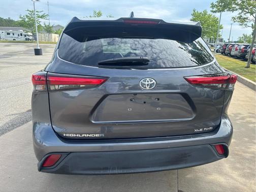 Magnetic Gray Metallic 2020 Toyota Highlander XLE
