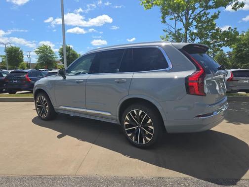 2026 Volvo XC90 PLUS