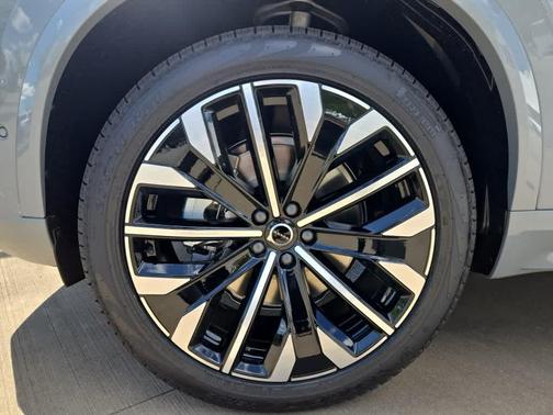 2026 Volvo XC90 PLUS