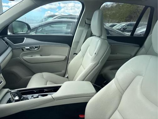 2023 Volvo XC90 B5 Core