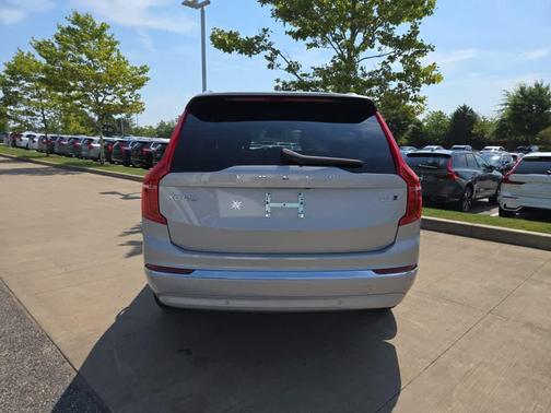 2024 Volvo XC90 B5 Plus Bright Theme