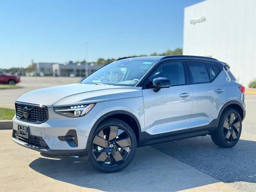 2026 Volvo XC40 B5 Ultra Black Edition