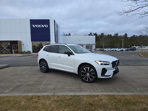 2023 Volvo XC60 B5 Ultimate Dark Theme