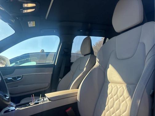 2025 Volvo XC90 B6 Plus 7-Seater