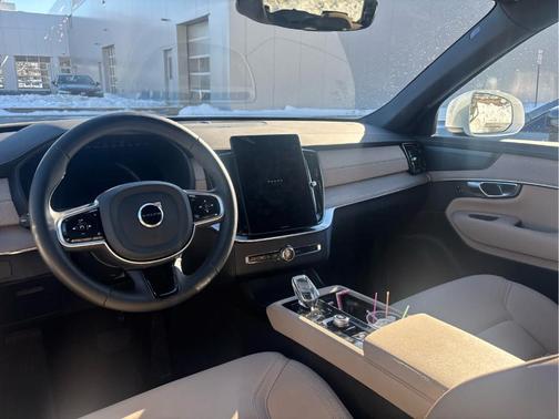 2025 Volvo XC90 B6 Plus 7-Seater