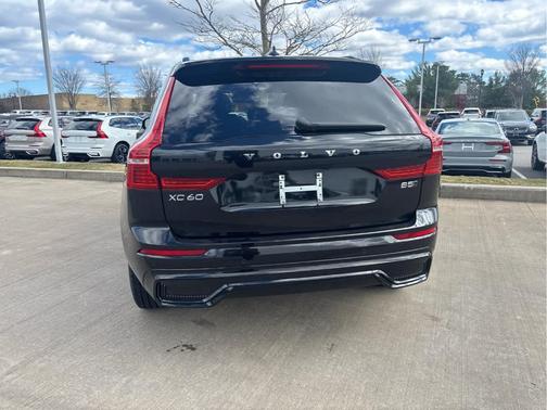 Onyx Black Metallic 2025 Volvo XC60 B5 Core