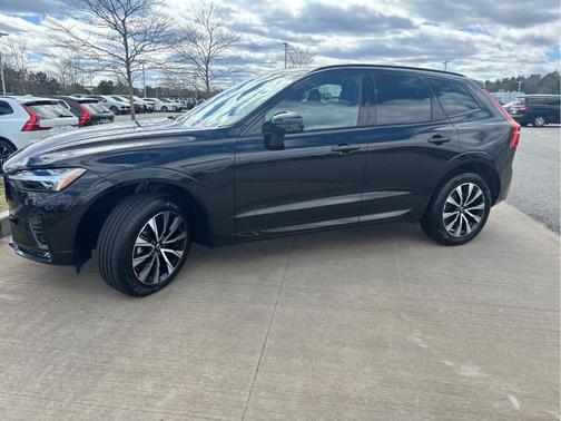 Onyx Black Metallic 2025 Volvo XC60 B5 Core