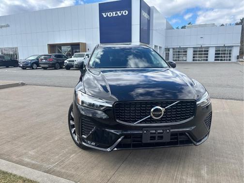 Onyx Black Metallic 2025 Volvo XC60 B5 Core