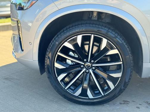 2025 Volvo XC90 B6 Plus 7-Seater