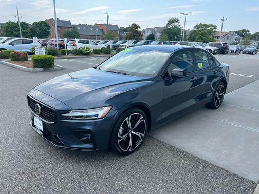 2025 Volvo S60 B5 Core