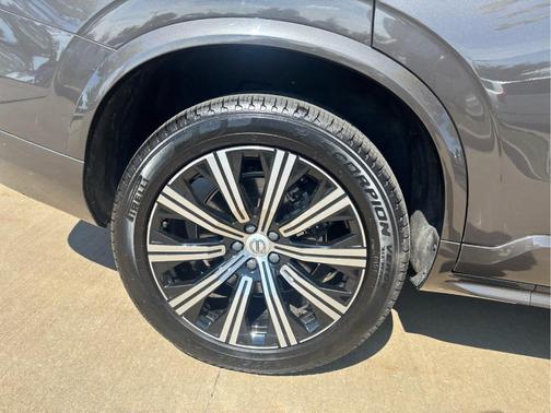 Platinum Grey Metallic 2023 Volvo XC90 B5 Core