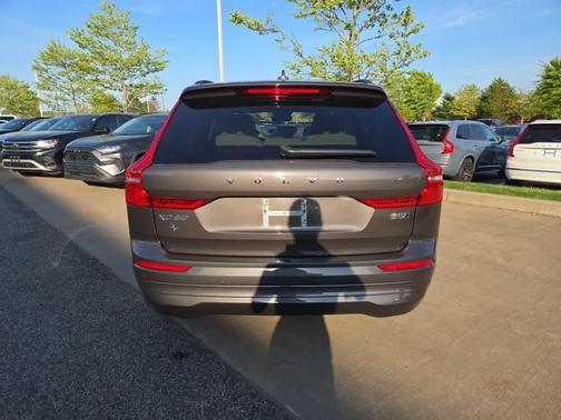 2022 Volvo XC60 B5 Momentum