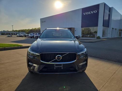 2022 Volvo XC60 B5 Momentum