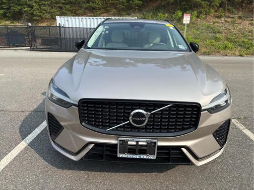 Dusk 2024 Volvo XC60 B5 Core Dark Theme