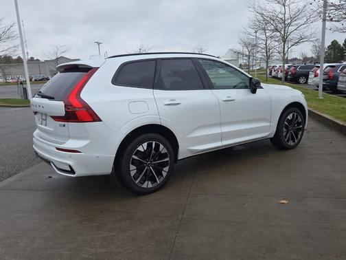 2026 Volvo XC60 B5 Plus