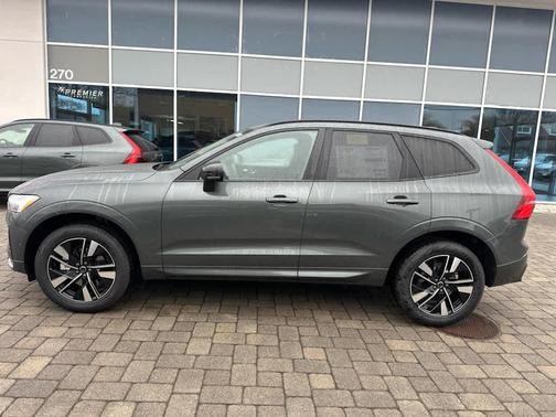 Forest Green 2026 Volvo XC60 B5 Core