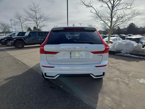2023 Volvo XC60 B5 Plus Dark Theme