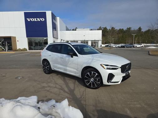 2023 Volvo XC60 B5 Plus Dark Theme