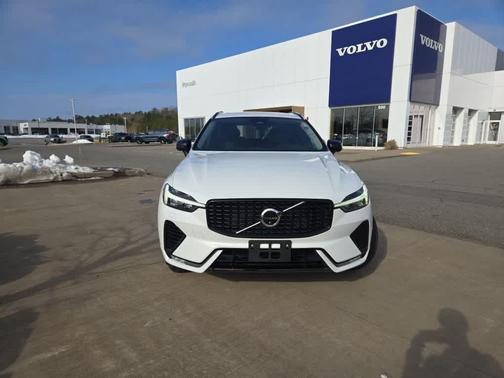 2023 Volvo XC60 B5 Plus Dark Theme