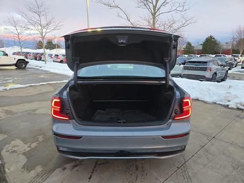 2023 Volvo S60 B5 Plus Dark Theme