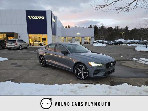 2023 Volvo S60 B5 Plus Dark Theme