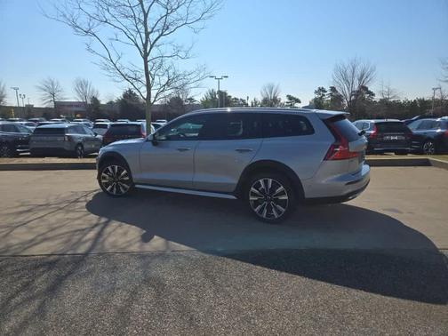 2025 Volvo V60 Cross Country B5 Ultra