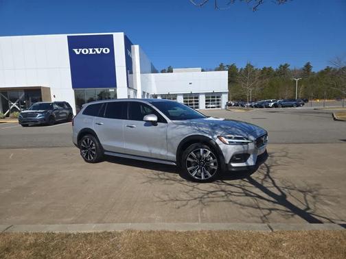 2025 Volvo V60 Cross Country B5 Ultra