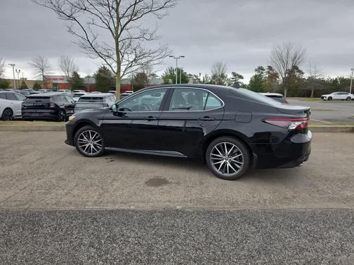 2024 Toyota Camry Hybrid XLE