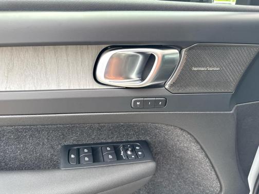 Metallic 2026 Volvo XC40 B5 Plus