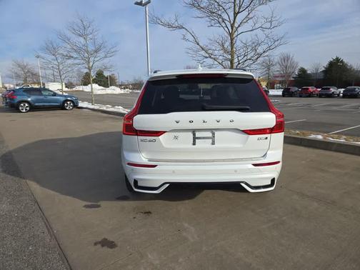 2024 Volvo XC60 B5 Plus Dark Theme