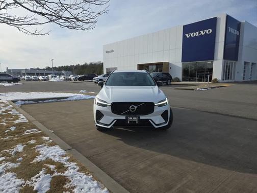 2024 Volvo XC60 B5 Plus Dark Theme