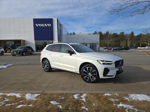 2024 Volvo XC60 B5 Plus Dark Theme