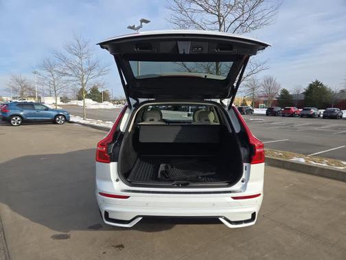 2024 Volvo XC60 B5 Plus Dark Theme