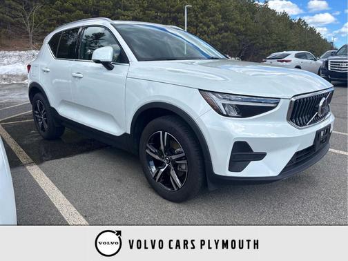 2025 Volvo XC40 B5 Core Bright Theme