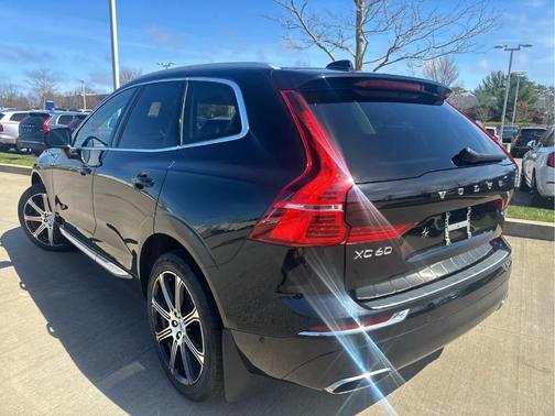 Onyx Black Metallic 2019 Volvo XC60 T5 Inscription