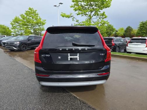 2022 Volvo XC90 T5 Momentum 7 Passenger