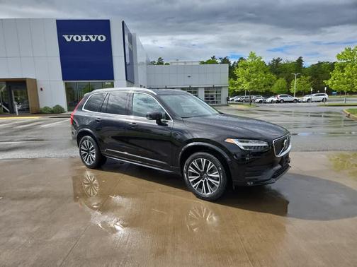 2022 Volvo XC90 T5 Momentum 7 Passenger
