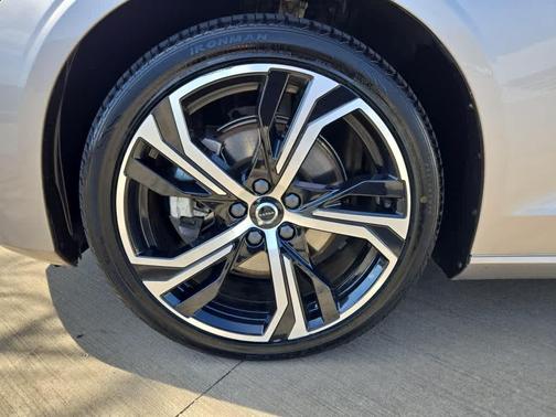 2024 Volvo S60 B5 Core Dark Theme
