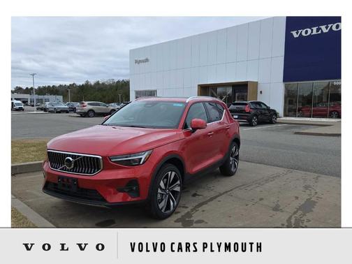 2025 Volvo XC40 B5 Ultra Bright Theme