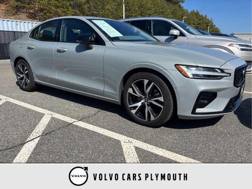 2024 Volvo S60 B5 Plus Dark Theme