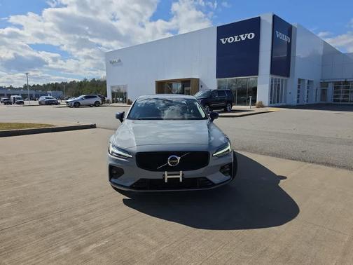 2024 Volvo S60 B5 Plus Dark Theme