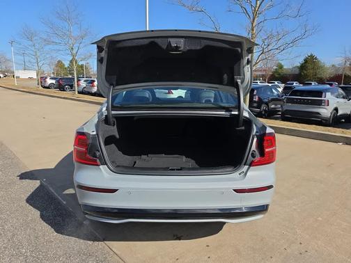 2024 Volvo S60 B5 Plus Dark Theme