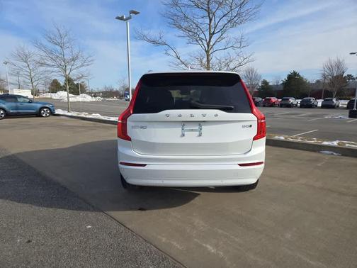 2023 Volvo XC90 B5 Core